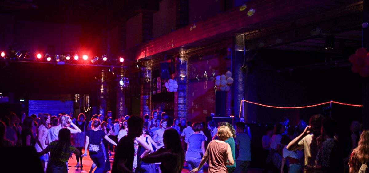 Die andere Tanzparty: Flugfisch Ball mit Dance Mob und Performances